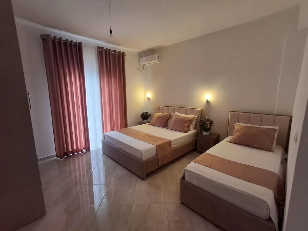 Apartments Tini Εξαμίλιο