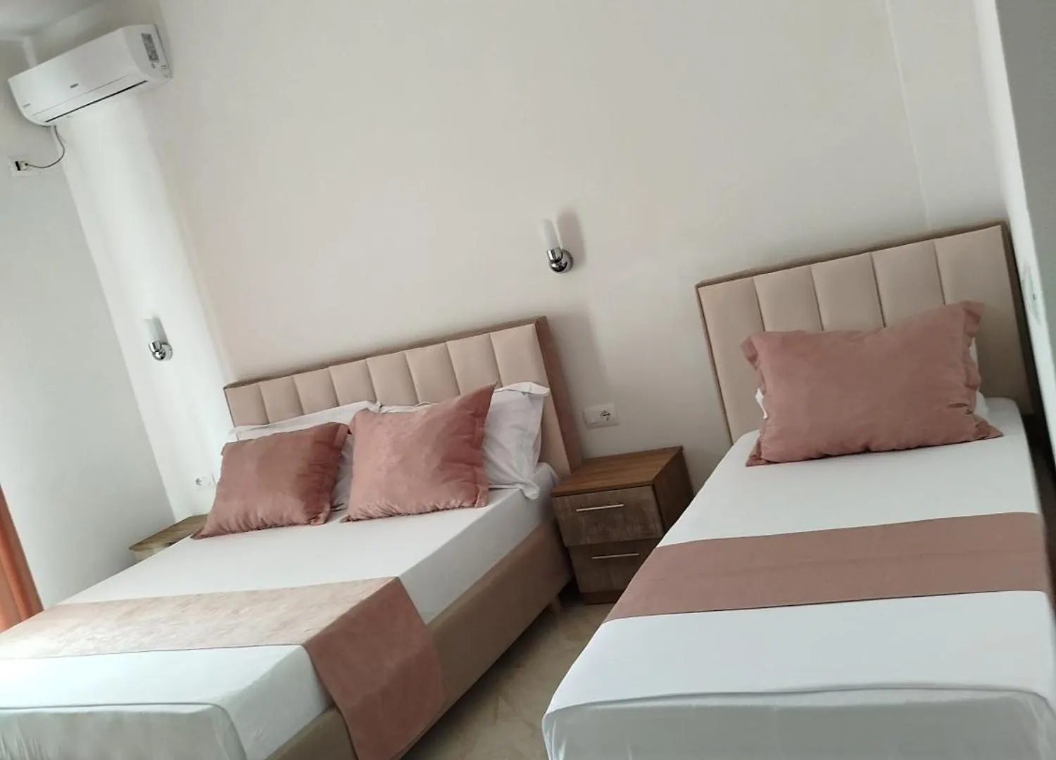 Apartments Tini Εξαμίλιο