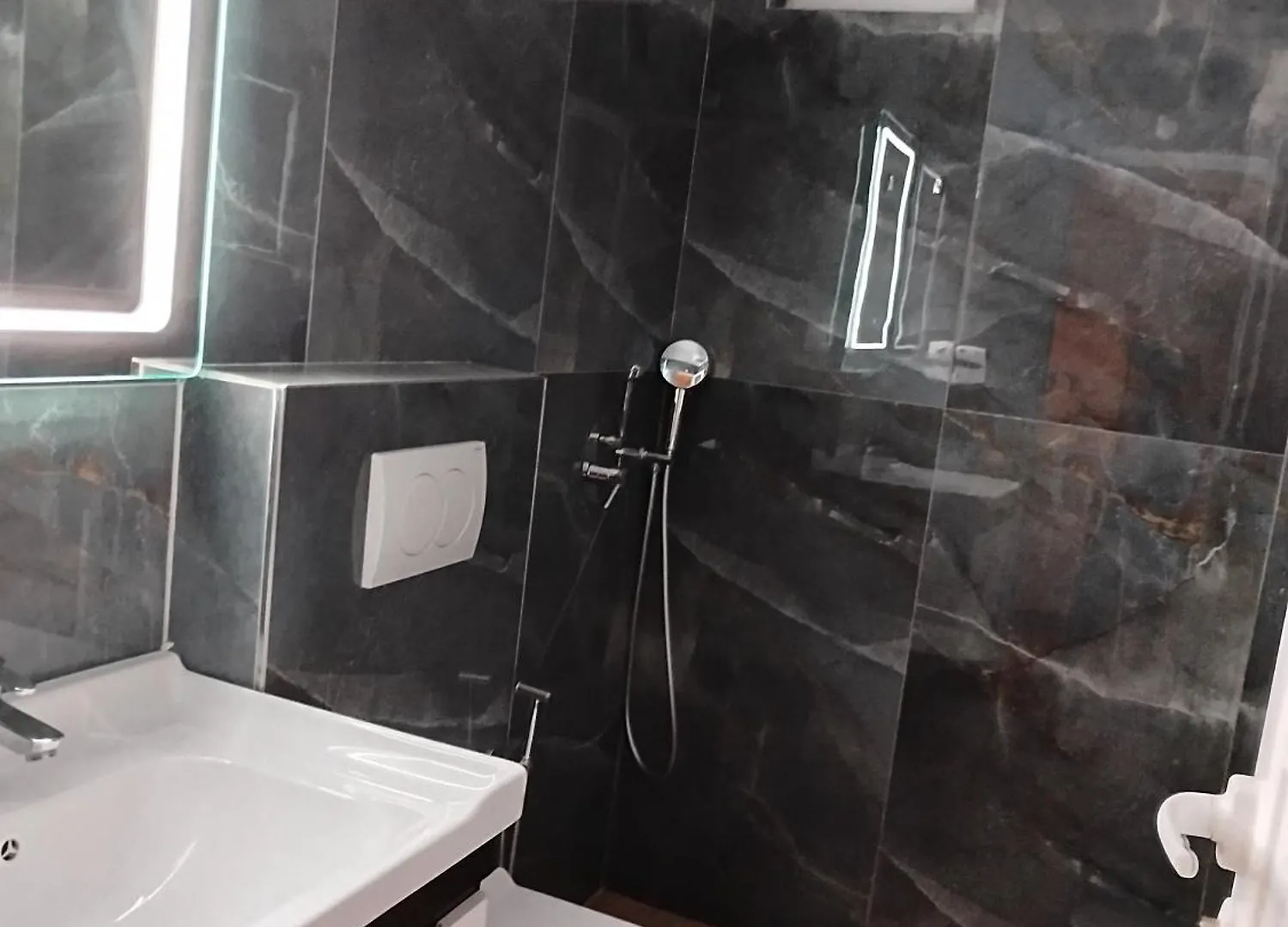 Apartments Tini Εξαμίλιο