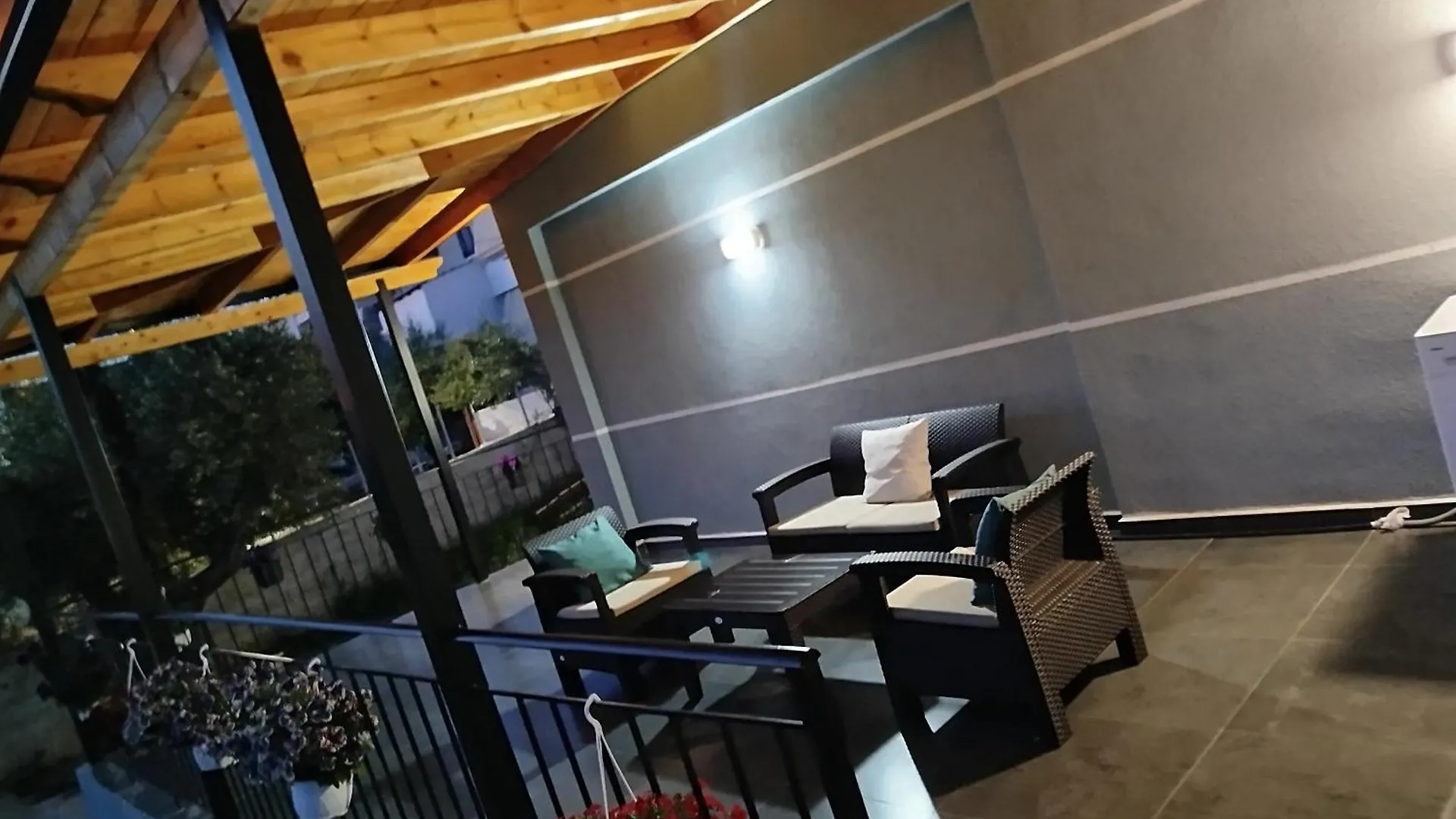 Apartments Tini Εξαμίλιο