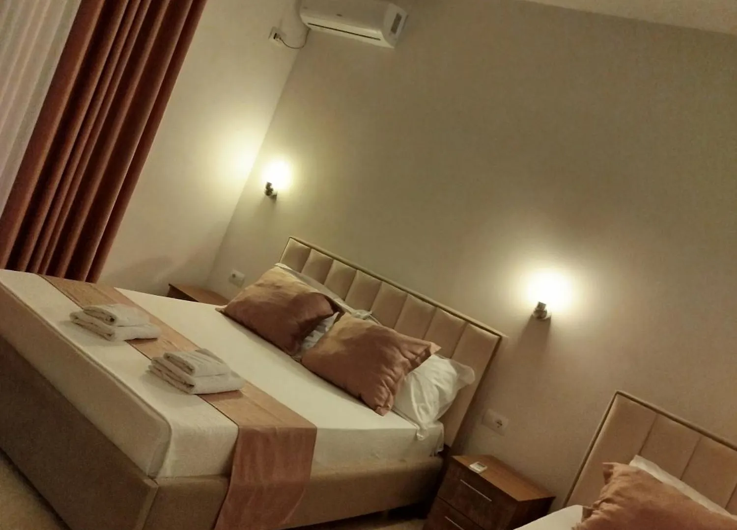 Apartments Tini Εξαμίλιο